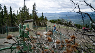 lavoratore solitario nel settore petrolifero e del gas - 400px