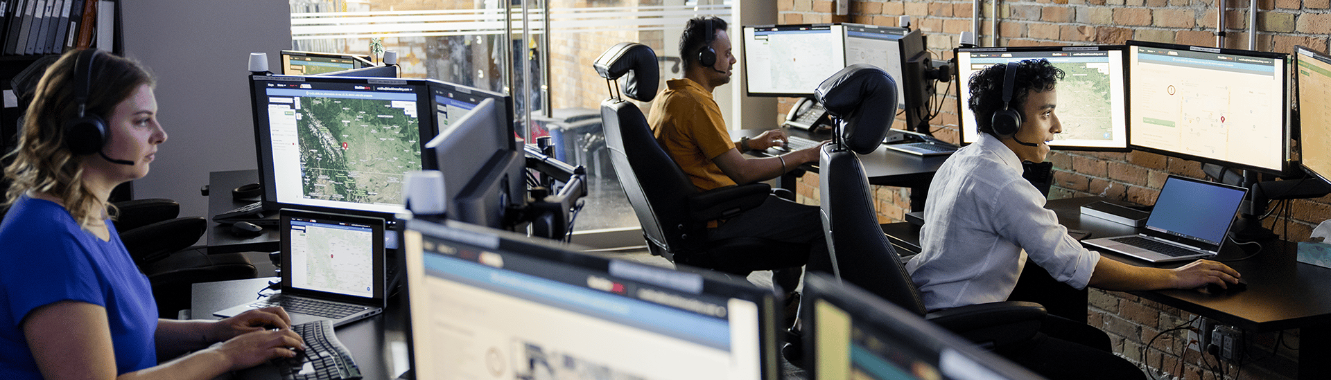 soc-panoramica-lavoratore-isolato