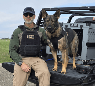 jay-e-nala-sul-pianale-del-camion