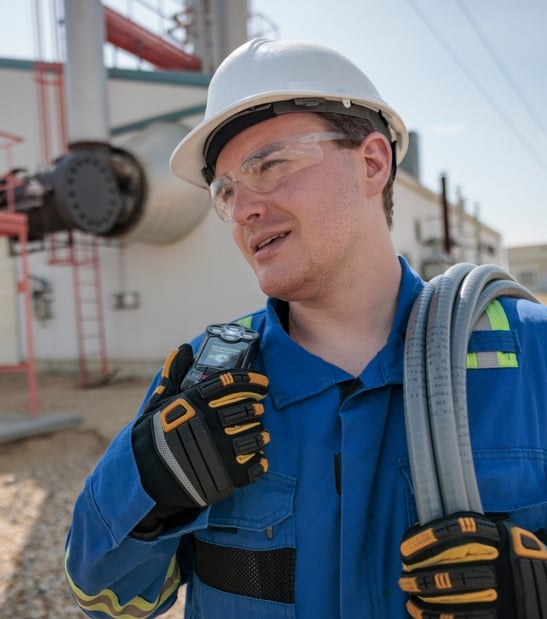 G8 Lone Worker favorisce la comunicazione con chiamate vocali di emergenza, push-to-talk e messaggi di testo.