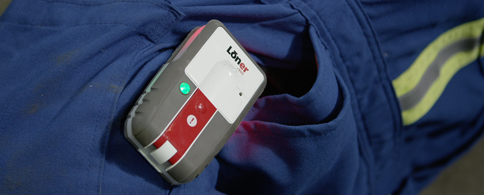 Immagini del blog - Allarme di rilevamento caduta Blackline Safety sul dispositivo Loner 900 per chi lavora da solo